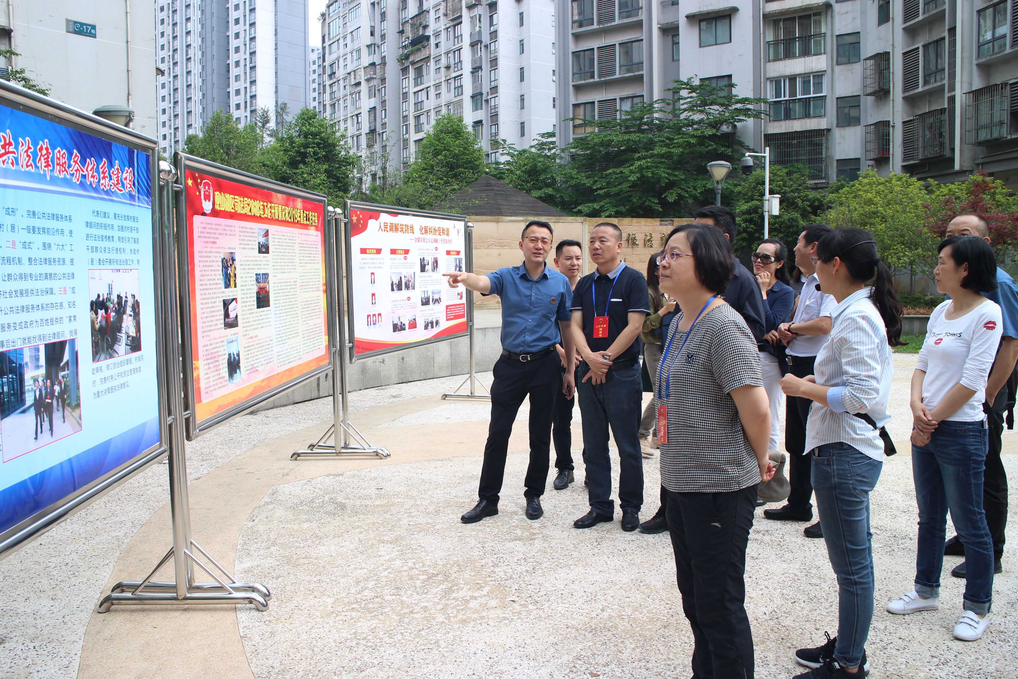 区人大常委会主任王延刚率队到金华园社区朱昌镇视察基层人民调解工作