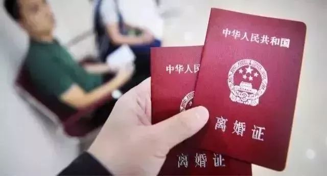 取巧的漏洞。1夫妻双方名下均会体现房贷信息 上午离婚下午买房不可能了 旧版征信报告里，夫妻双方共同还款，会有一方是主贷款人，而另一方的征