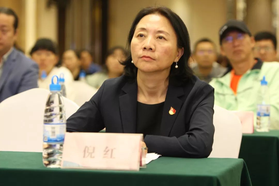 安宁市副市长倪红在致辞时表示,以昆明网球公开赛和安宁温泉国际网球