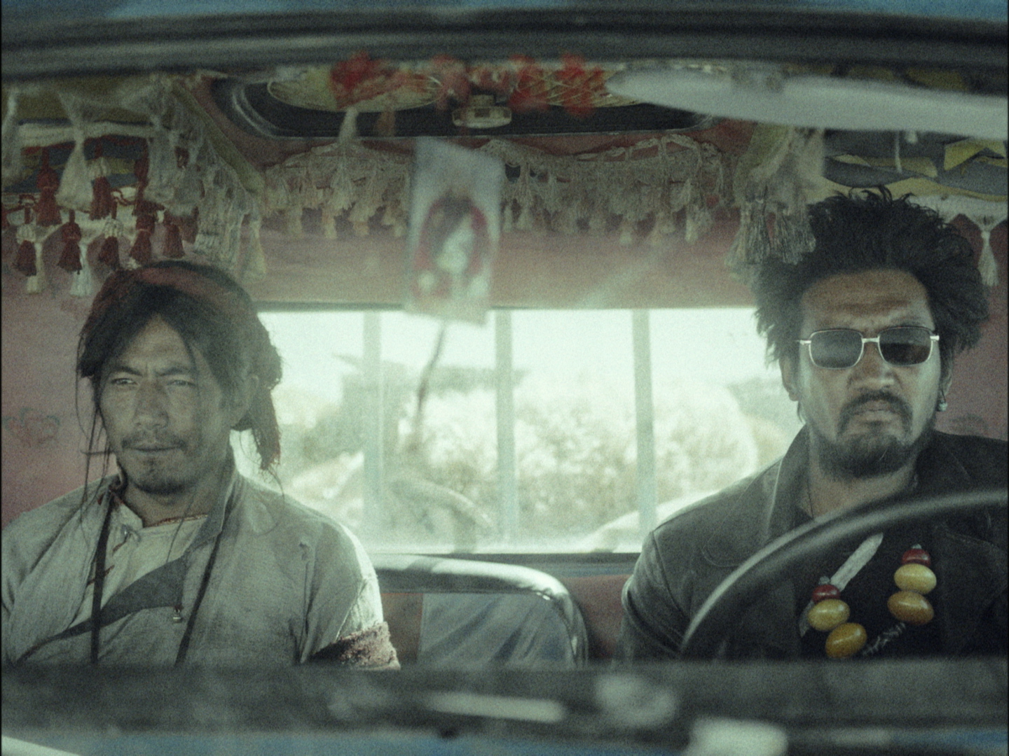 《撞死了一只羊》:有着《东邪西毒》气质的藏区文艺电影