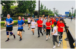 助力世警会 中粮可口可乐四川跑团与千名青年香城热力开跑 mg电子助手app
