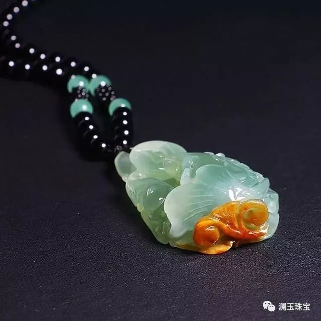 翡翠軟玉ネフライト 中国四大名玉岫玉天青冻[超高級品] 中国四大名玉之一的岫玉，它和翡翠差得有多远？_搜狐网