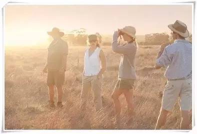 拍照怎么拍出大片感觉 dbe51ffdc1d74dc387366f647a76a584.jpeg