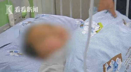                     家长听信偏方给孩子停药 肾病男孩肿成“胖头鱼”