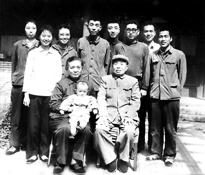 “清水衙门”一待几十年 他说“工作本身就是回报”