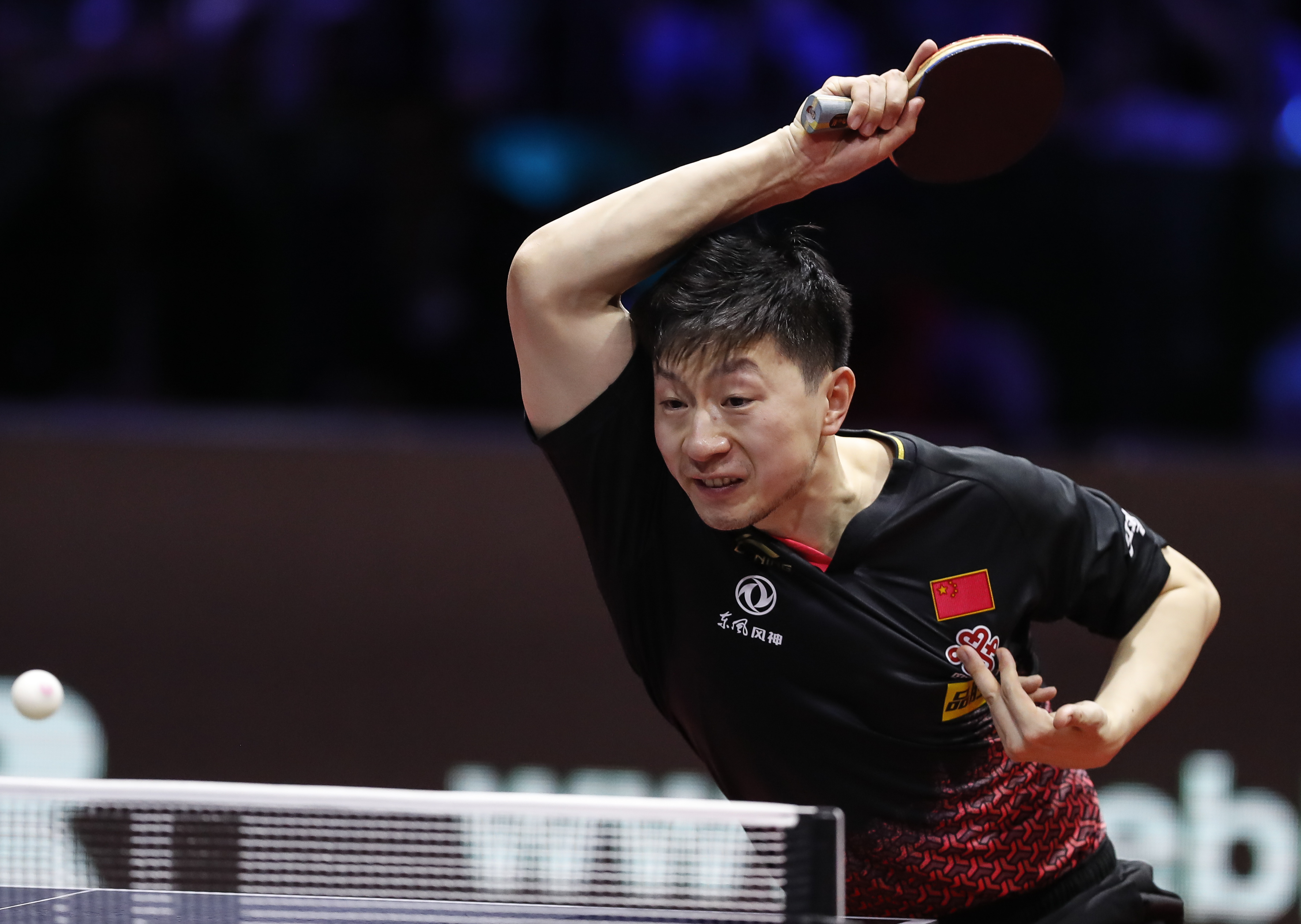 男子乒乓球单打决赛 马龙4-0张继科夺冠_青新闻__中国青年网