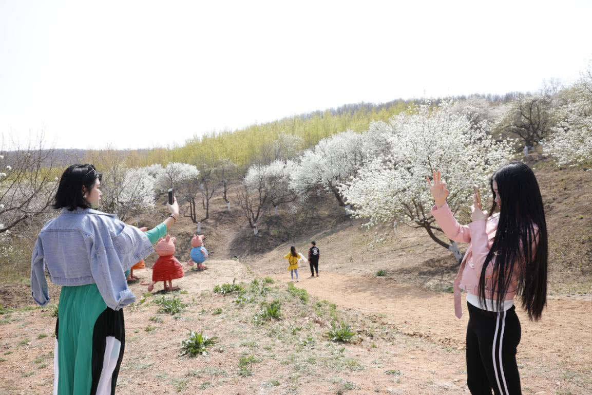 "寻梦莲花山·百年梨园情"长春莲花山第二届梨花节开幕