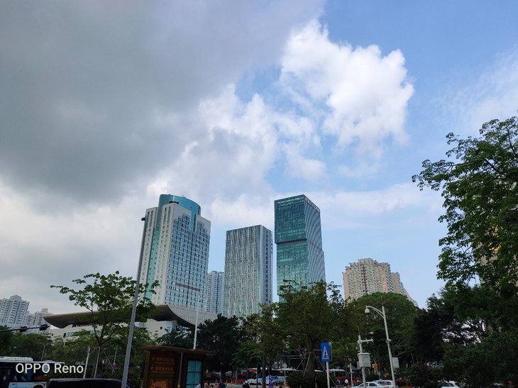 原创侧旋结构带来不一样的美opporeno标准版评测