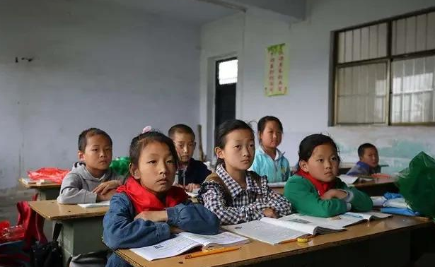 农村孩子越来越少,农村学校该不该撤点并校? og东方馆注册