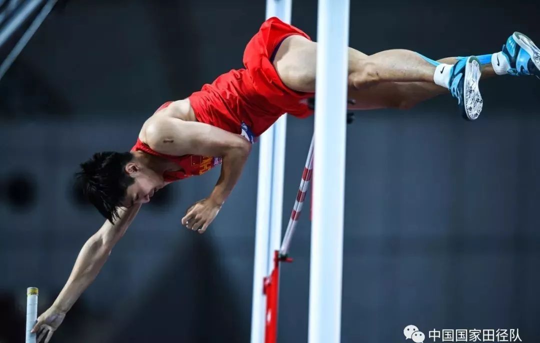 男子4×400米接力 3分03秒55(pb)全国纪录 许双双 曾蕊 女子三级跳远