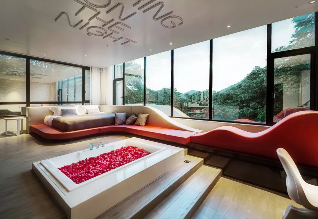 �����м���������ʮ������¾Ƶ꣬�߽�ȥ������ŮŮ���� ...