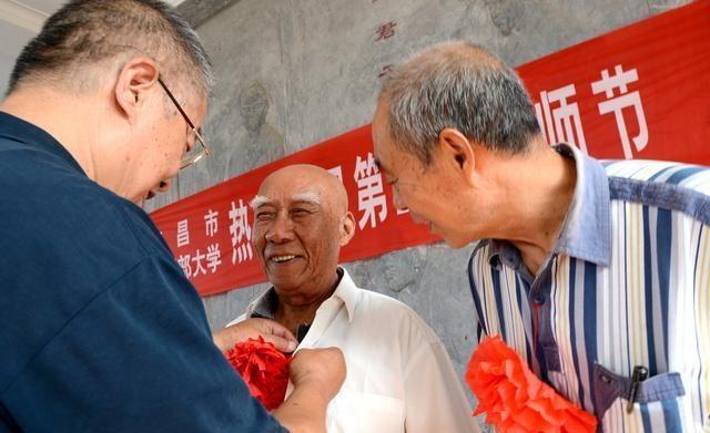 教育部:2019年这部分退休教师每年补贴两万,八省开始招募 明升ms88