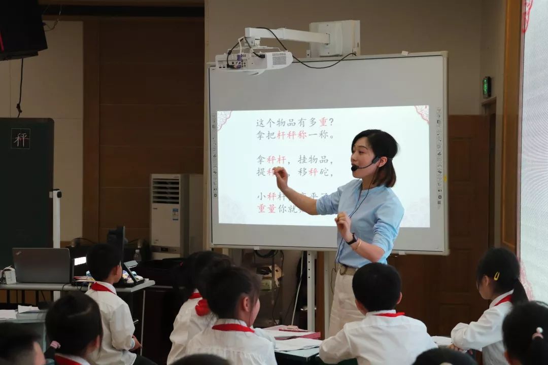 课堂教学课后说课教材解读我县方巧芬老师获市小学语文教学评比一等奖