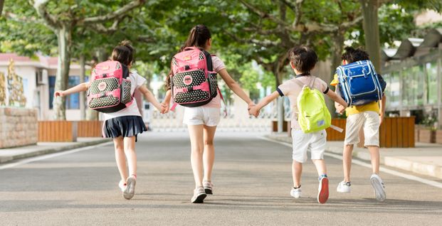                     杭州8岁女孩提前发育再也长不高了!元凶竟是天天用的饭盒!妈妈后悔落泪...