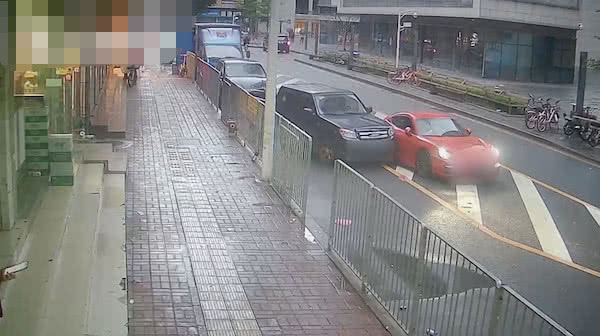 深圳女网红开保时捷撞货车,肇事逃逸,吹酒精测试仪频频发嗲! 盈丰平台棋牌
