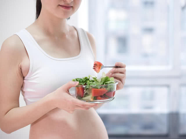                     怀孕真辛苦，水肿成这样还有谁！孕妈消除水肿6个小妙招