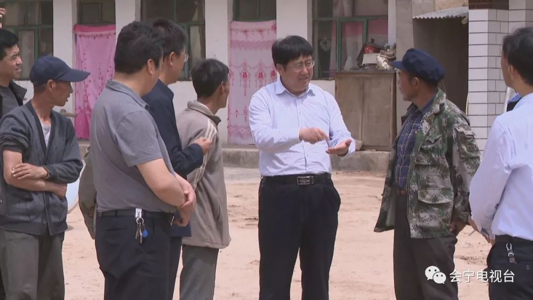 会宁县县长秦俊山带队督查农村危房改造工作