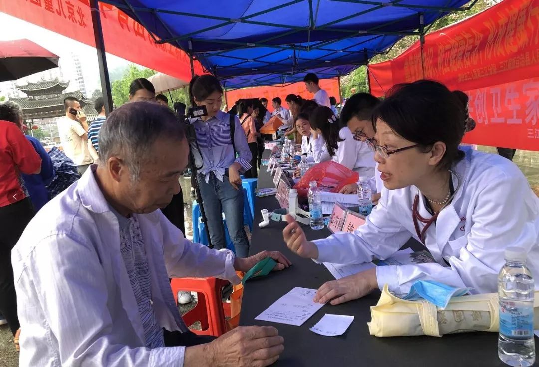 扶贫 这场声势浩大的活动让整个三江侗族自治县多耶广场沸腾了!