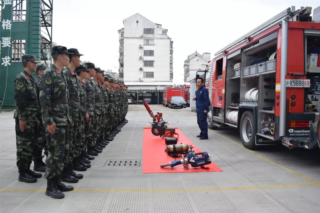 青浦区消防救援支队与驻区武警部队联合开展互访互学互赞主题团日和