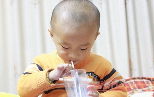                     十孩九积食，儿科医生强调：孩子积食反复？煮碗水，消食又养脾