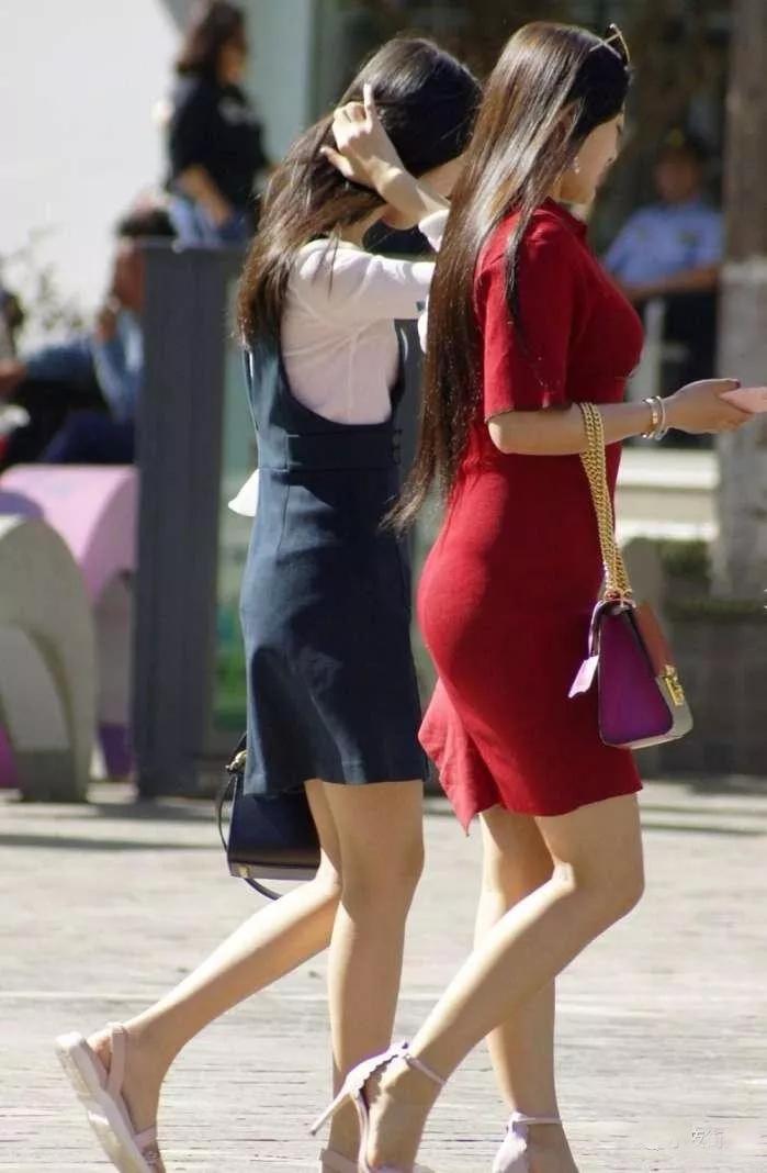 街拍包臀裙显出完美身材性感优雅又百搭