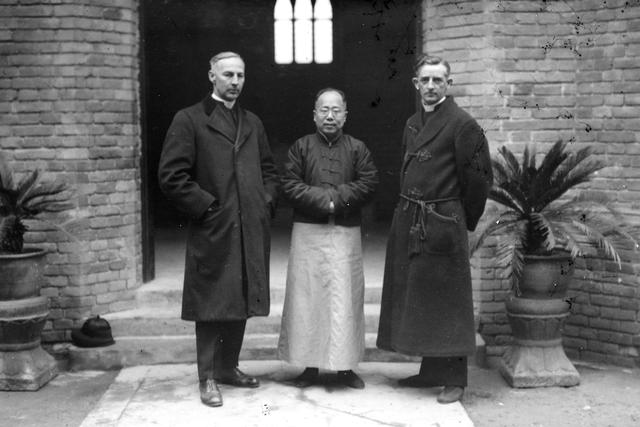 河南开封1923年，古城墙下的百姓生活