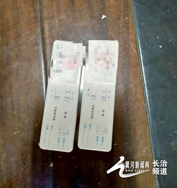 长治:2名男子路边车内吸毒被交警"逮"正着