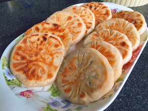 原创馅饼这样做太香了,不用蒸不油炸,皮薄馅大,比葱油饼还好吃!