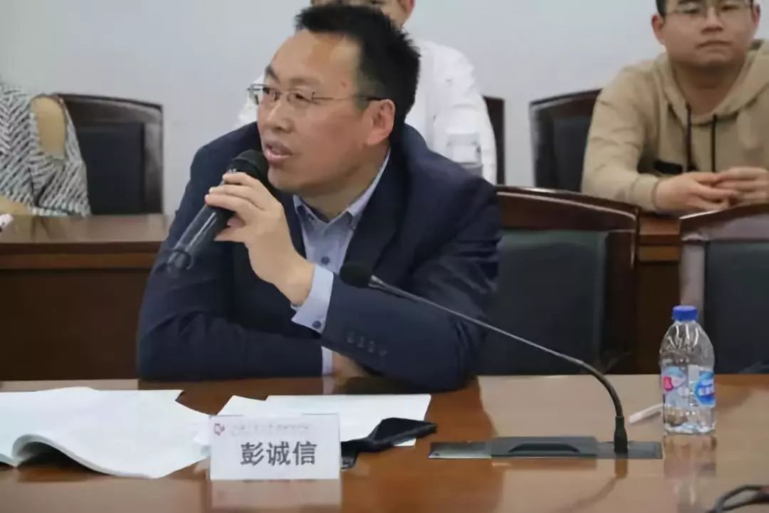 彭诚信教授首先简要介绍了龙卫球教授与"合同编"研究的渊源.