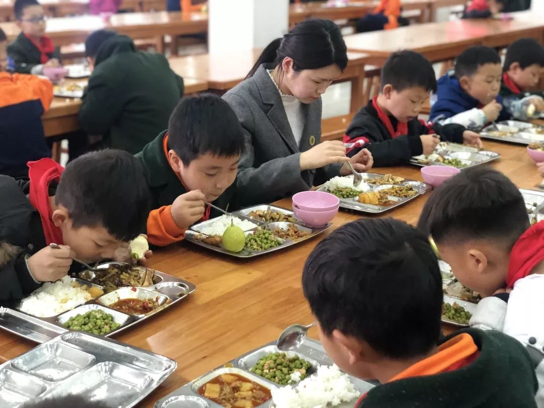 揭秘丨双龙外国语学校食堂怎么样您的孩子在学校食堂吃得好吗