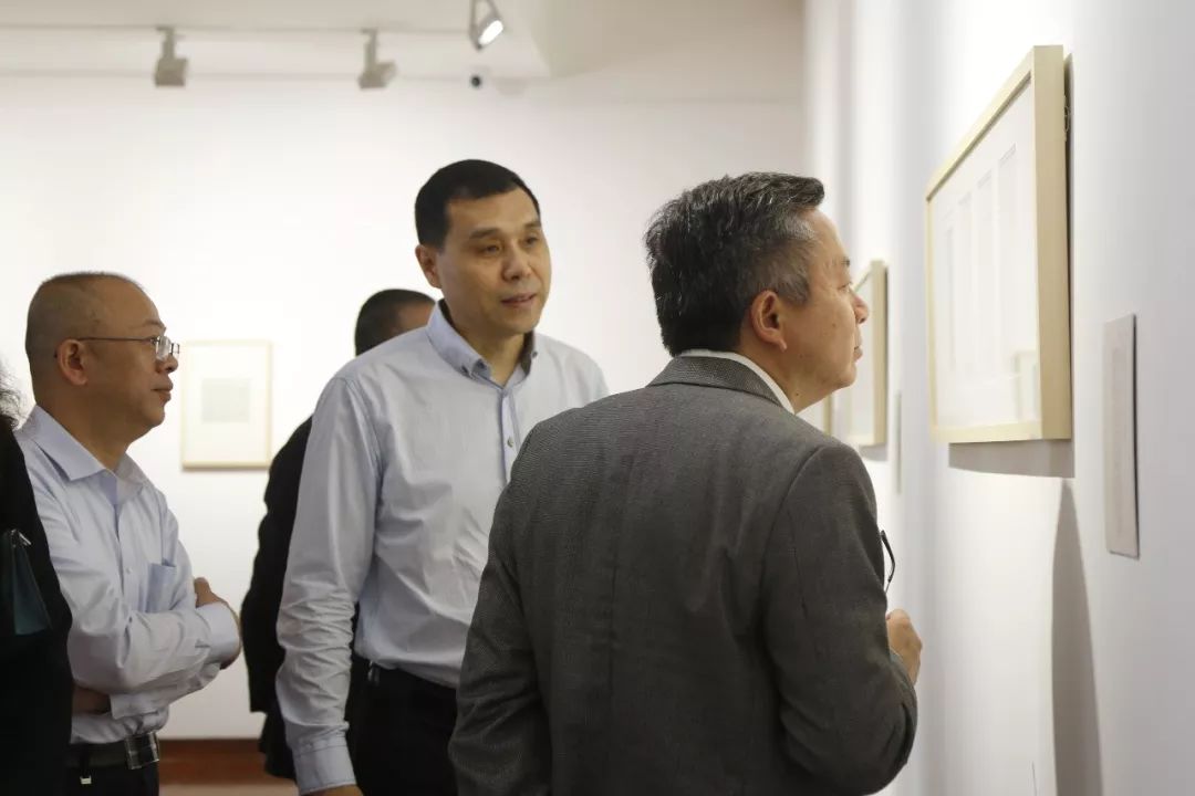 快讯中国侨联副主席党组成员李波一行来馆参观展览