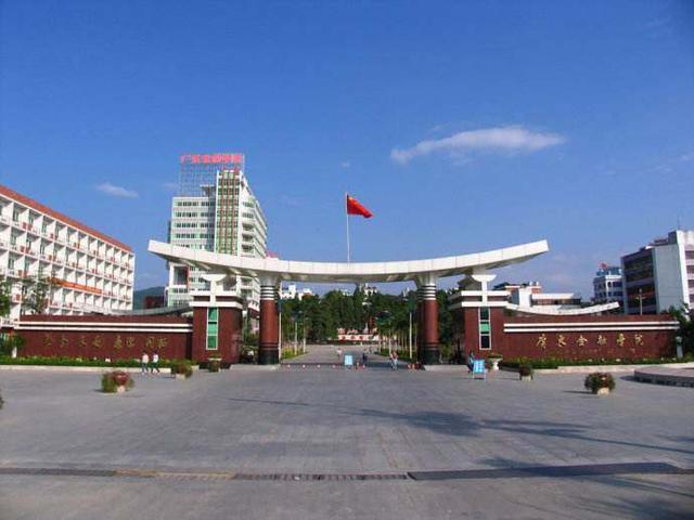 
高三家长：这4所大学的二本分数线较低，适合低分捡漏！


