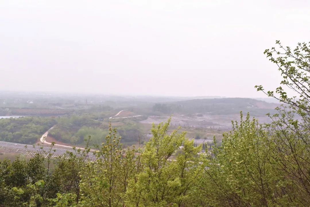 起伏的山峦若影若现,仿佛仙境看来我们丹阳也是山清水秀之地水晶山,没