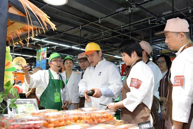 此次"生鲜日"特训讲师团由家乐福生鲜学院及食品安全质量团队的20位