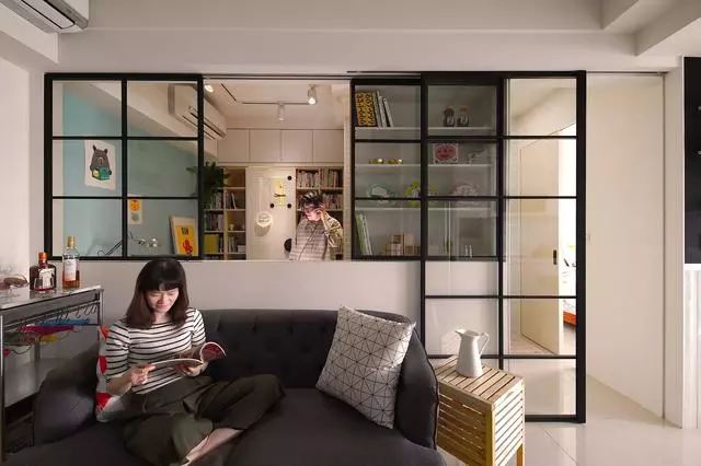 小房间装修设计窗户在中间 98eb6b51a1244e56a3dcecd682f11263.jpeg