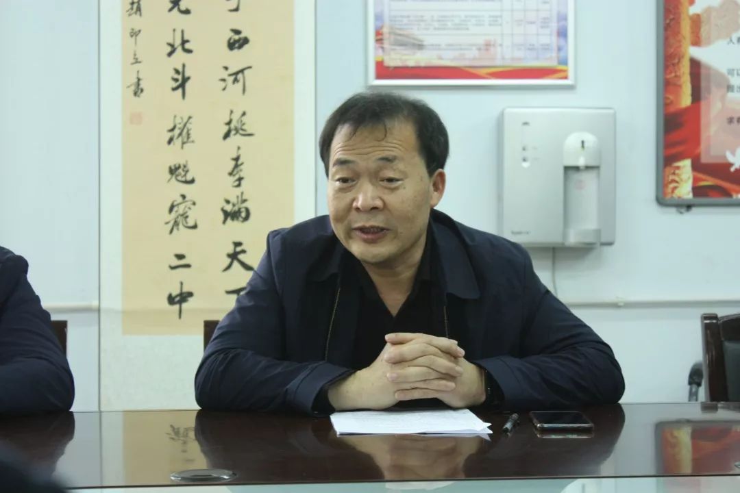 平陆县康平中学校长赵建功一行到河津市第二中学交流学习