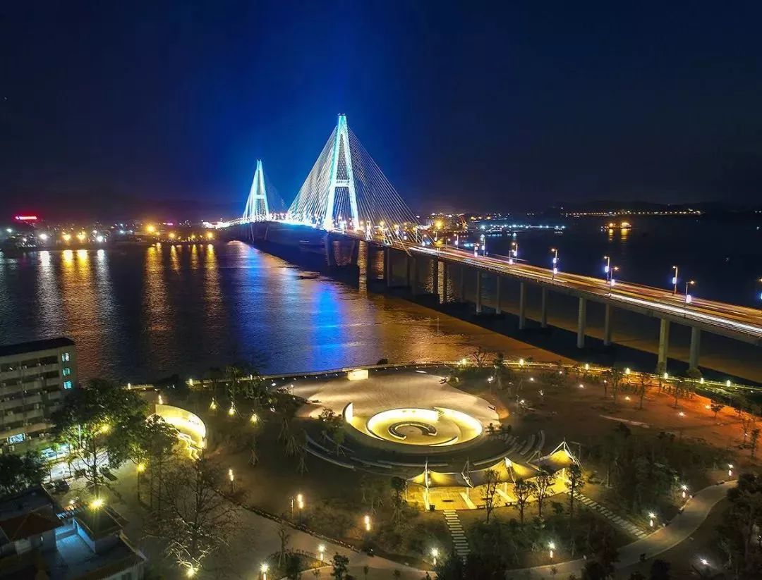想乘船观赏汕头内海湾璀璨的灯光夜景吗广场至礐石轮渡航线五一起延长