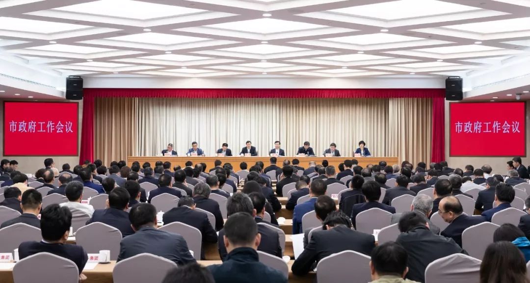 上海二季度经济总量_上海迪士尼图片