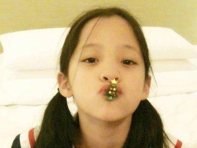 你永远不知道欧阳娜娜有多少款扎发 而且都是高中女生最喜欢的款 必发888老虎登陆