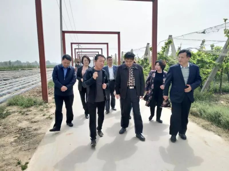 副县长于春峰陪同.