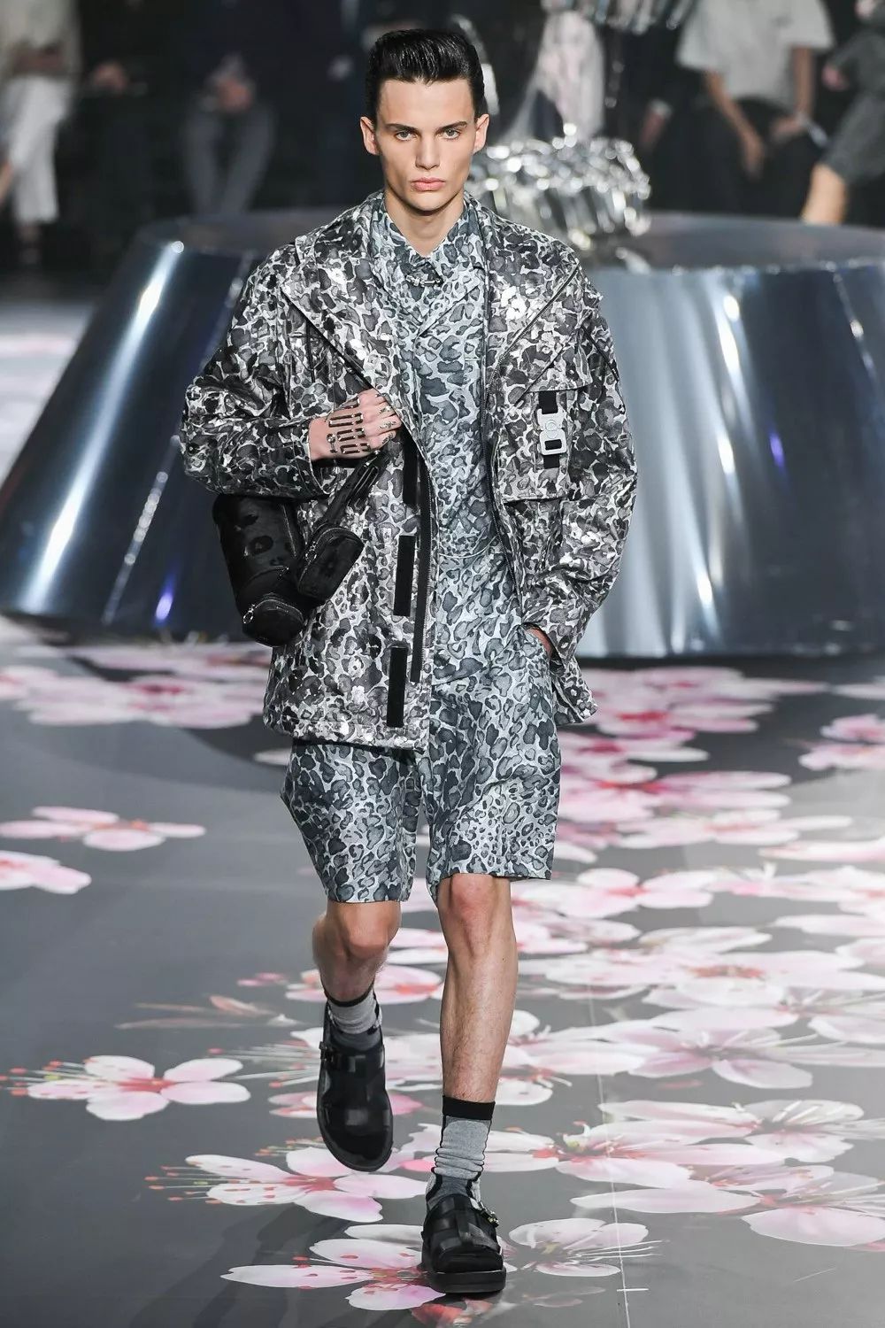 dior men的空山基早秋系列已经开卖了,虽然.