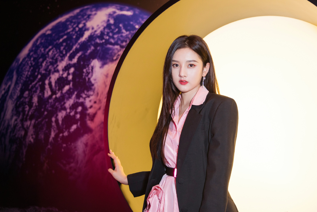 《舌尖上的心跳》将拍,宋祖儿化身能量少女,坐