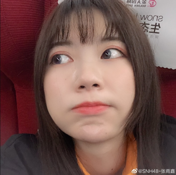 snh48张雨鑫晒出不同风格近照女神萌萌哒
