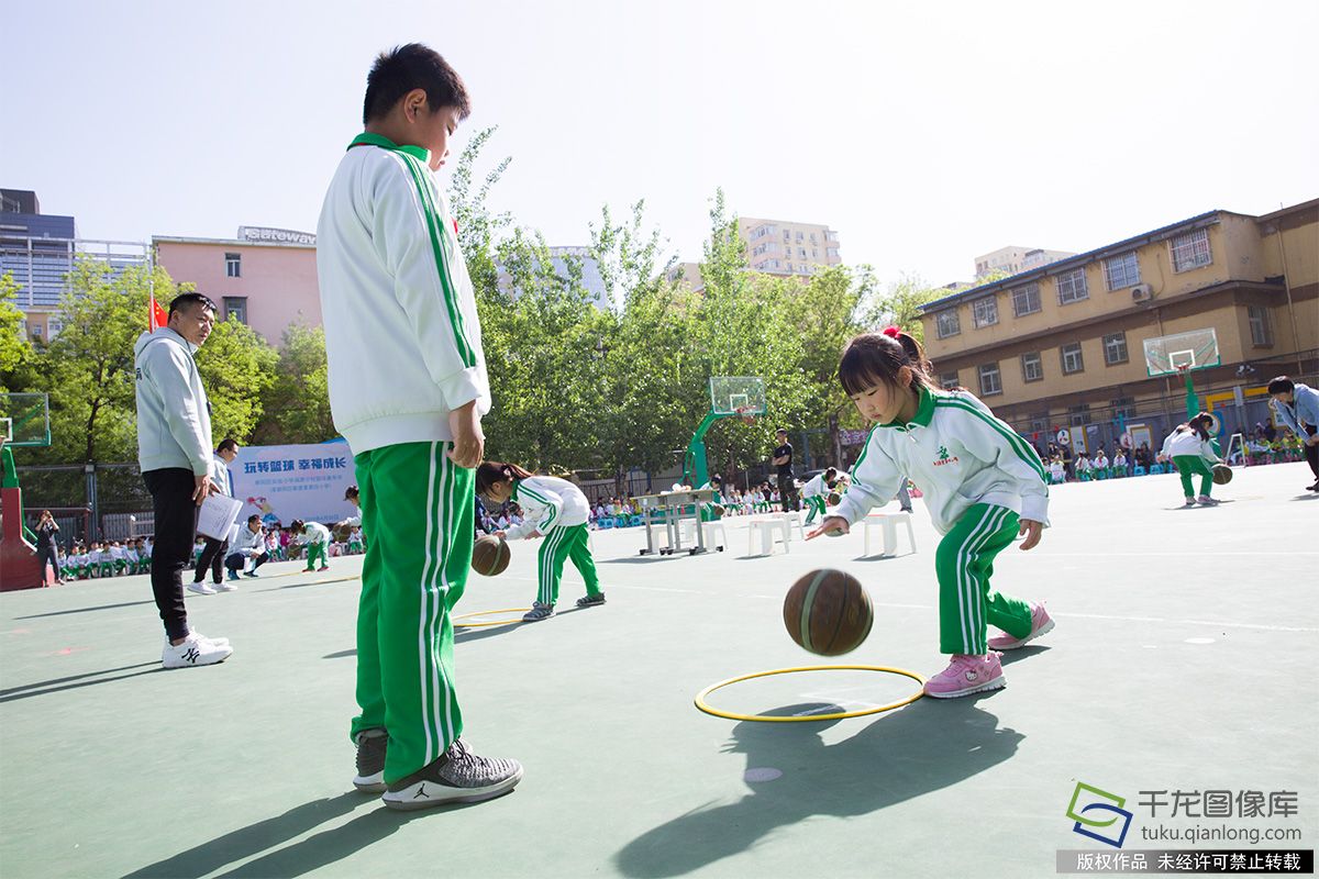 北京朝阳小学生将篮球"玩"起来