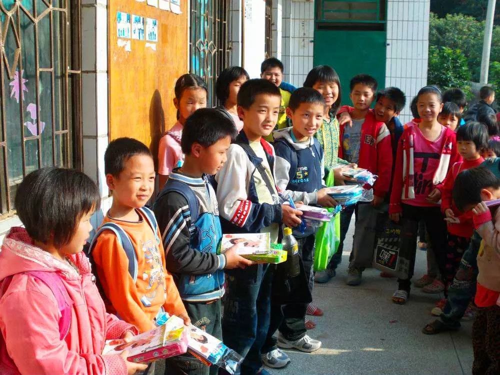 贫穷山区的学校 4eba9a35c2c34b528e0537f968082e50.jpeg