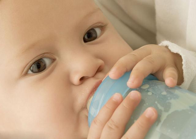                     原创            宝妈经验谈：这4种坏习惯不利宝宝牙齿健康，还影响颜值！