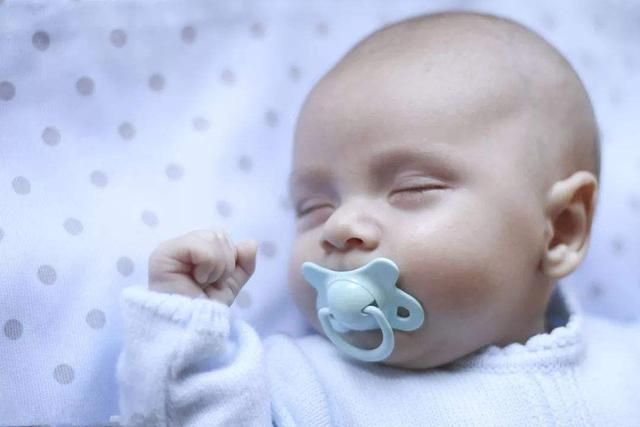                     原创            宝妈经验谈：这4种坏习惯不利宝宝牙齿健康，还影响颜值！