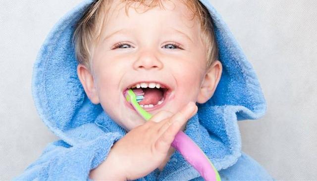                     原创            宝妈经验谈：这4种坏习惯不利宝宝牙齿健康，还影响颜值！