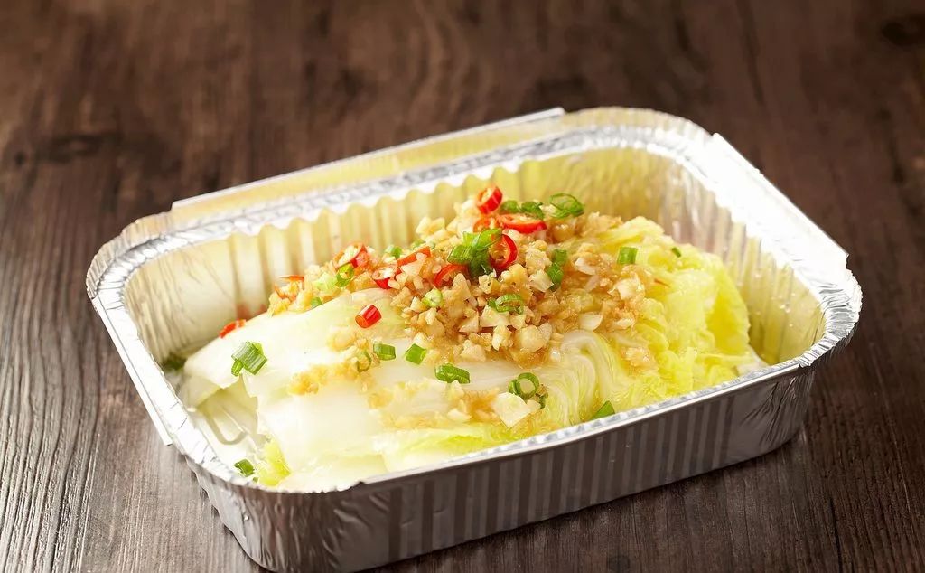 肉质咸香,外皮微微焦脆 加上外皮还没融化的调料滋味 锡纸菜 端上