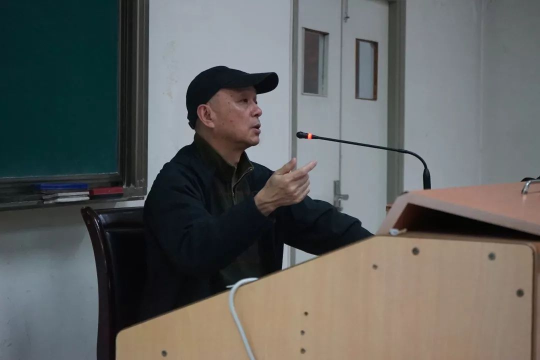 18世纪著名经济学家_英国经济学家亚当.斯密.18世纪就读于牛津大学-世界著名学府探秘 学...(3)